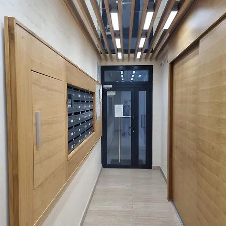 One Bedroom In Center *